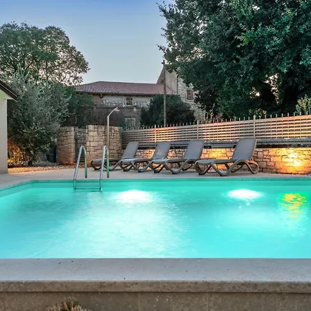 Holiday home Charmante Crystal Mit Pool, Bis 5 Personen