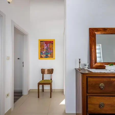 Charmante Crystal Mit Pool, Bis 5 Personen Holiday home Zikovici
