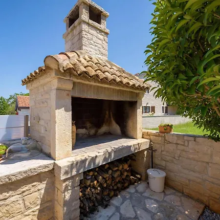 Charmante Crystal Mit Pool, Bis 5 Personen Holiday home *