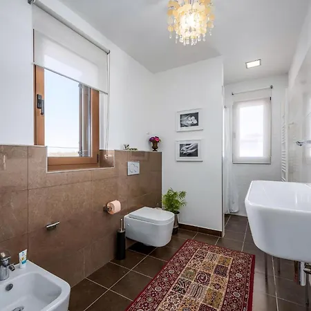 Charmante Crystal Mit Pool, Bis 5 Personen Zikovici