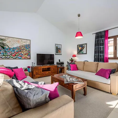 Holiday home Charmante Crystal Mit Pool, Bis 5 Personen *