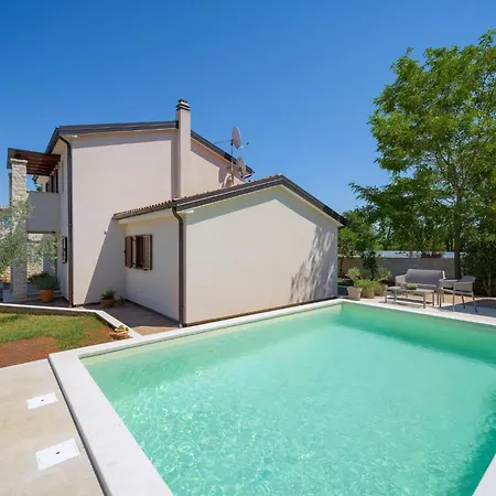 Charmante Crystal Mit Pool, Bis 5 Personen * Zikovici