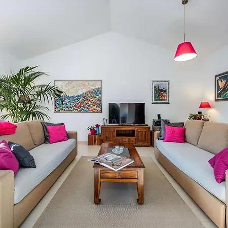 Charmante Crystal Mit Pool, Bis 5 Personen Holiday home Zikovici