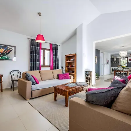 Charmante Crystal Mit Pool, Bis 5 Personen *